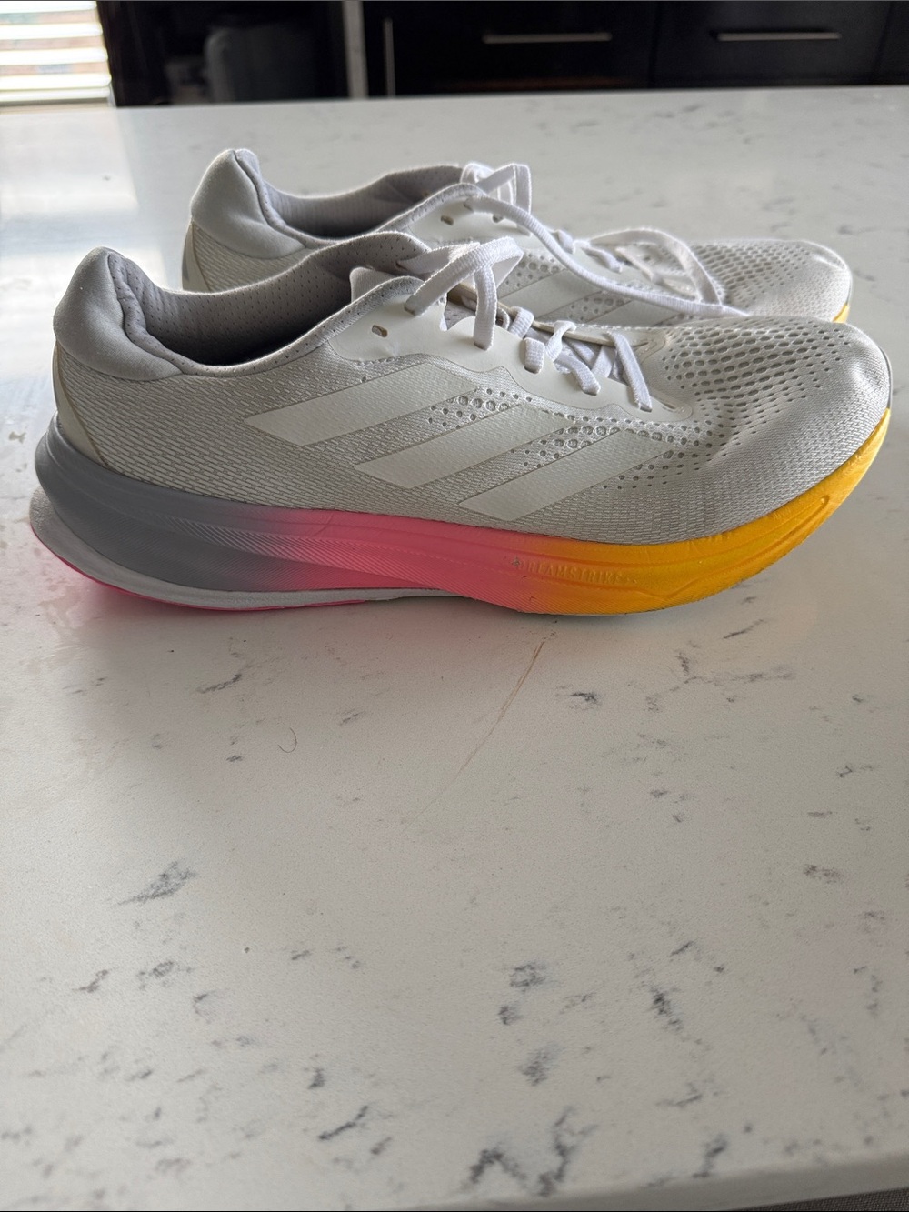 adidas Supernova Rise
Cloud White Crystal White Lucid Pink